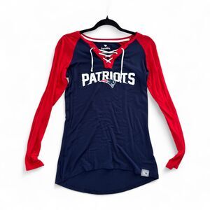 NFL Fanatics New England Patriots Women’s Lace Up V-Neck Shirt Blue/Red Size M